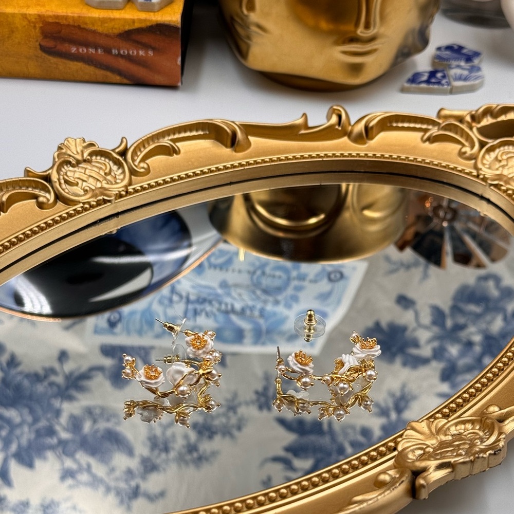 🆕 LES NEREIDES 🧿 NWOT White Rose Branch and Pearls Hoop Earrings - Picture 15 of 15